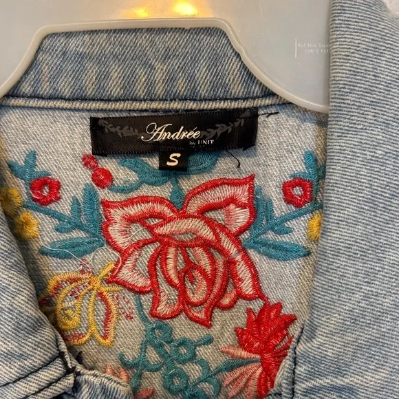 ANDREE BY UNIT Embroidered Denim Vest - Blue and Red - Picture 2 of 3